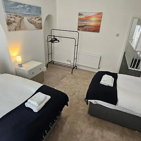 Addison House Apartment *
